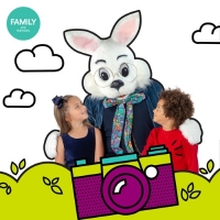 easter-bunny-photo-time.jpg